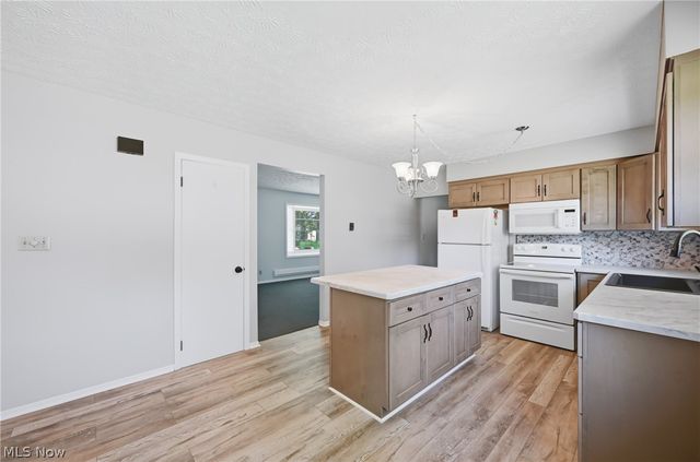 1795 Allen Drive, Salem, OH 44460