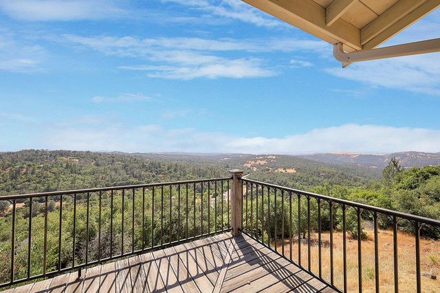20381 Pet Hill Dr, Penn Valley, CA 95946