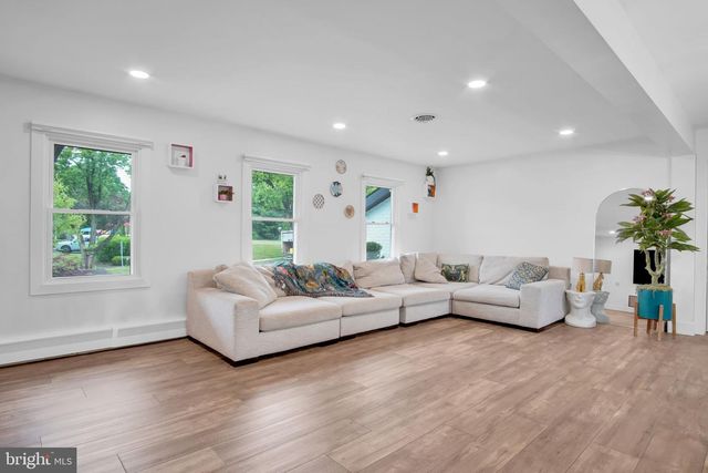 1098 HILLVIEW LN, Hershey, PA 17033