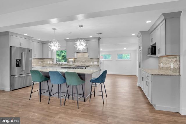 1098 HILLVIEW LN, Hershey, PA 17033