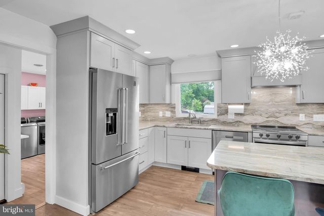 1098 HILLVIEW LN, Hershey, PA 17033