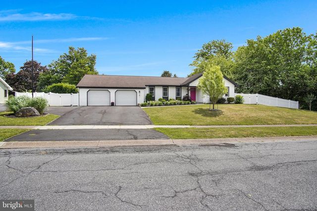1098 HILLVIEW LN, Hershey, PA 17033