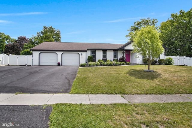 1098 HILLVIEW LN, Hershey, PA 17033