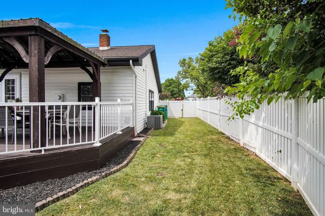 1098 HILLVIEW LN, Hershey, PA 17033