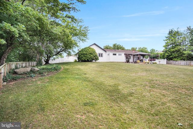 1098 HILLVIEW LN, Hershey, PA 17033