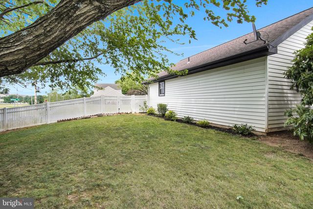 1098 HILLVIEW LN, Hershey, PA 17033