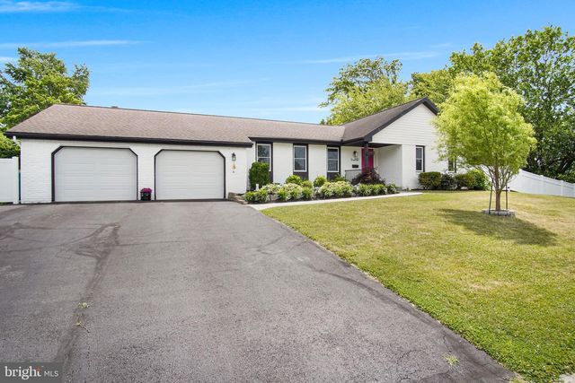 1098 HILLVIEW LN, Hershey, PA 17033