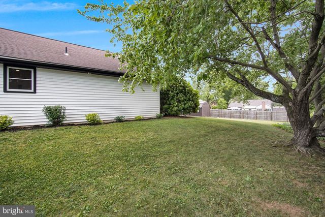 1098 HILLVIEW LN, Hershey, PA 17033