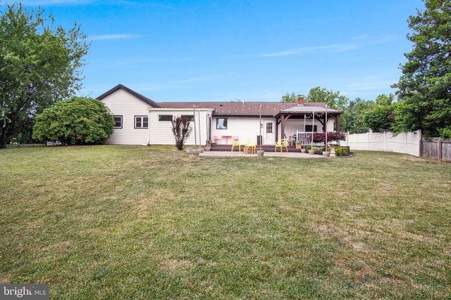 1098 HILLVIEW LN, Hershey, PA 17033
