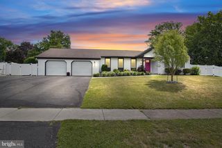 1098 HILLVIEW LN, Hershey, PA 17033
