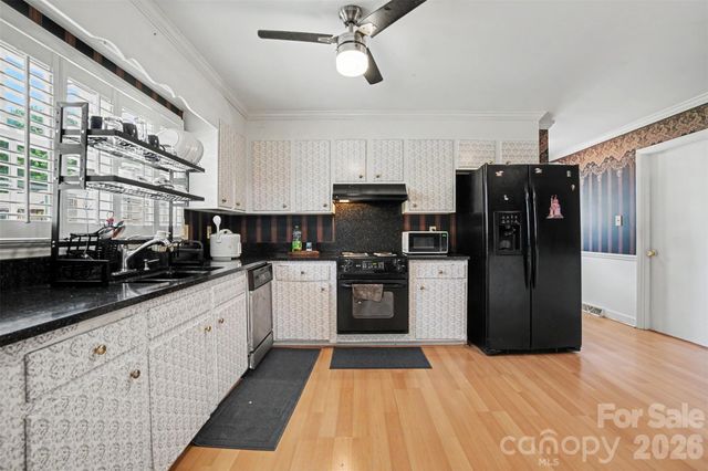 6300 Idlebrook Drive, Charlotte, NC 28212