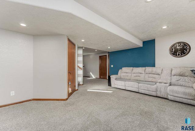 612 Coyote St Street, Harrisburg, SD 57032