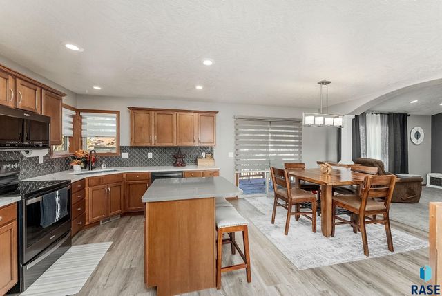 612 Coyote St Street, Harrisburg, SD 57032