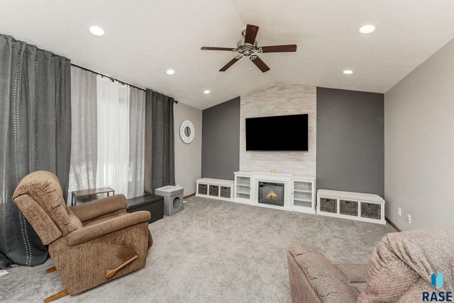 612 Coyote St Street, Harrisburg, SD 57032