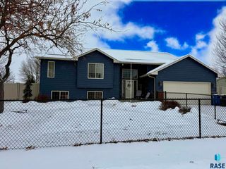 612 Coyote St Street, Harrisburg, SD 57032