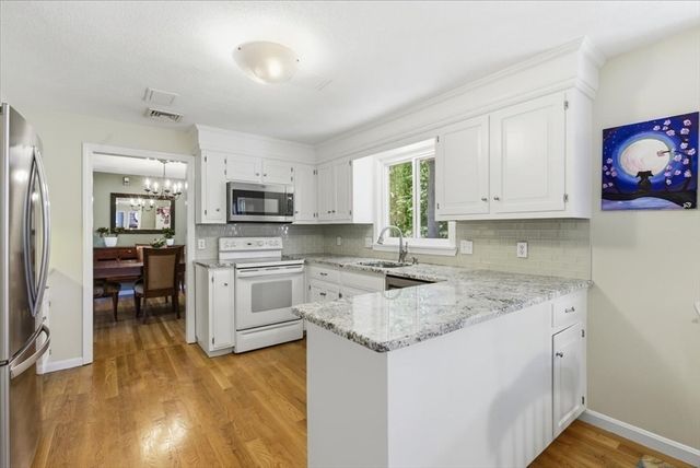 27 Kennel Hill Dr, Beverly, MA 01915