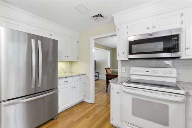 27 Kennel Hill Dr, Beverly, MA 01915