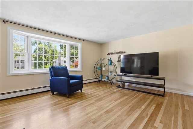 27 Kennel Hill Dr, Beverly, MA 01915