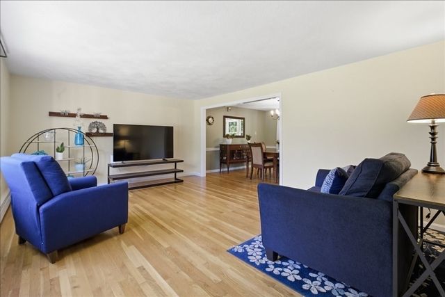 27 Kennel Hill Dr, Beverly, MA 01915