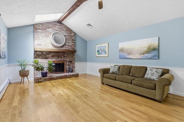 27 Kennel Hill Dr, Beverly, MA 01915