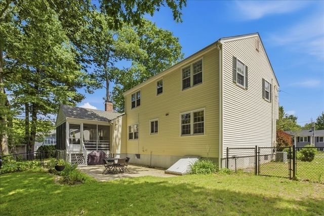 27 Kennel Hill Dr, Beverly, MA 01915