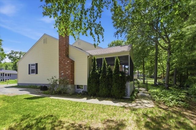 27 Kennel Hill Dr, Beverly, MA 01915