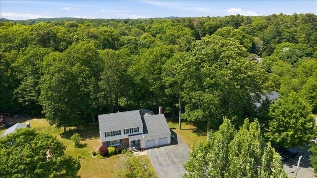 27 Kennel Hill Dr, Beverly, MA 01915