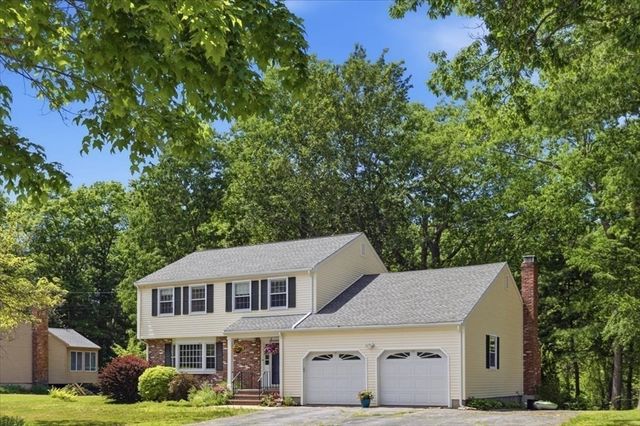 27 Kennel Hill Dr, Beverly, MA 01915