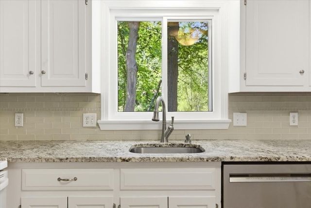 27 Kennel Hill Dr, Beverly, MA 01915