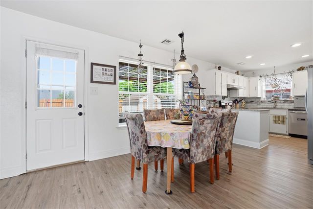 1913 SW 44th St, Lawton, OK 73505
