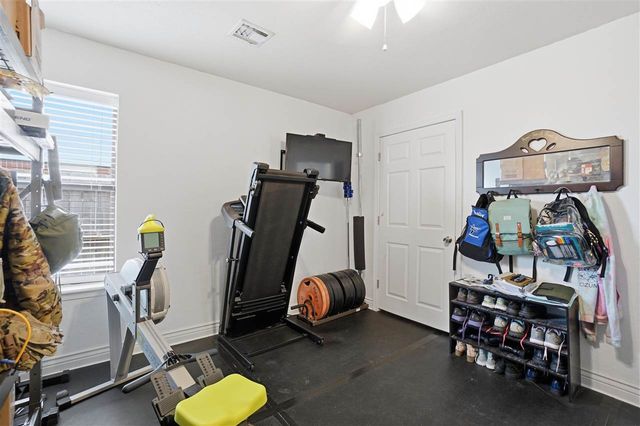 1913 SW 44th St, Lawton, OK 73505