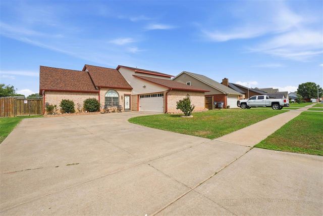 1913 SW 44th St, Lawton, OK 73505
