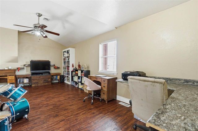 1913 SW 44th St, Lawton, OK 73505