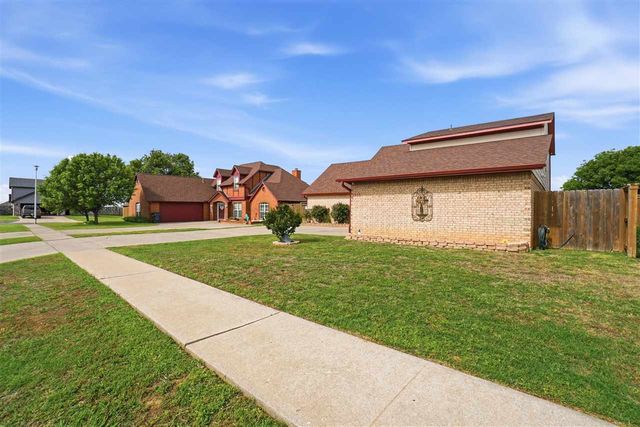 1913 SW 44th St, Lawton, OK 73505