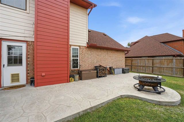 1913 SW 44th St, Lawton, OK 73505