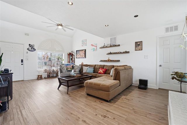 1913 SW 44th St, Lawton, OK 73505