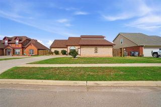 1913 SW 44th St, Lawton, OK 73505
