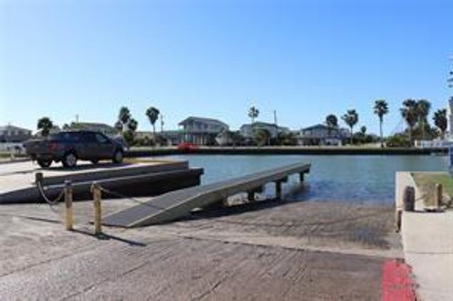 4006 Reeves Drive, Galveston, TX 77554