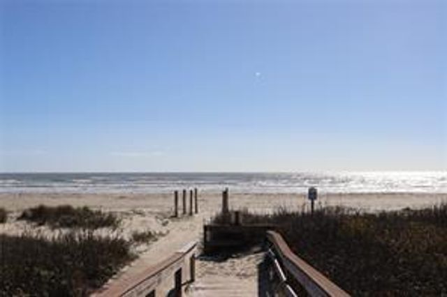 4006 Reeves Drive, Galveston, TX 77554