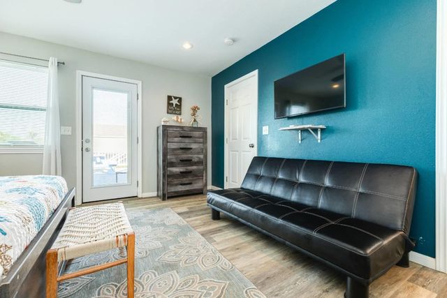 4006 Reeves Drive, Galveston, TX 77554
