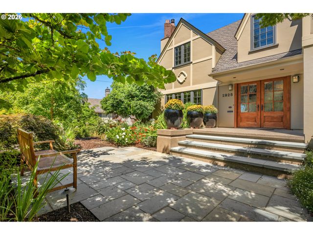 2925 Se CARLTON St, Portland, OR 97202