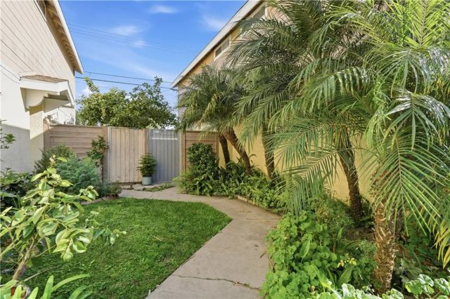 9826 California, South Gate, CA 90280