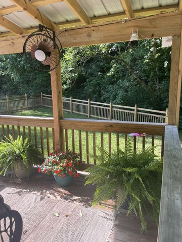 4049 Hampshire Pike, Hampshire, TN 38461
