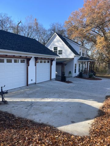 4049 Hampshire Pike, Hampshire, TN 38461