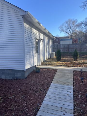4049 Hampshire Pike, Hampshire, TN 38461