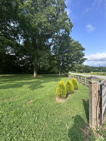 4049 Hampshire Pike, Hampshire, TN 38461