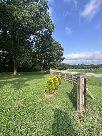 4049 Hampshire Pike, Hampshire, TN 38461