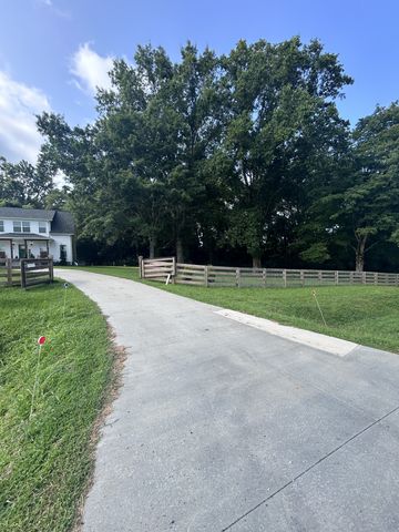4049 Hampshire Pike, Hampshire, TN 38461