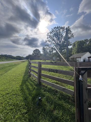 4049 Hampshire Pike, Hampshire, TN 38461