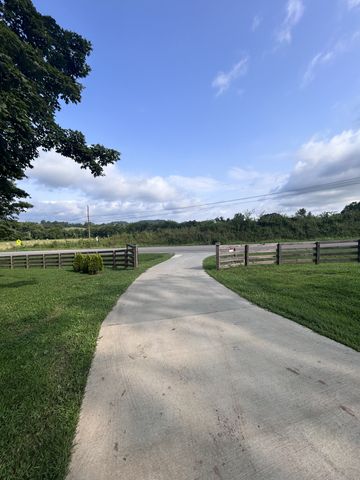 4049 Hampshire Pike, Hampshire, TN 38461